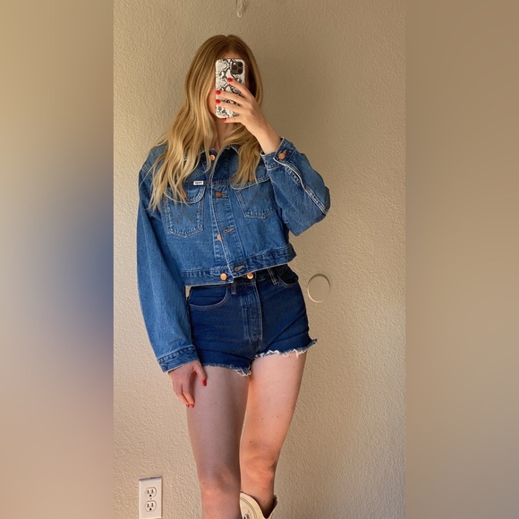 Wrangler Jackets & Blazers - Wran­gler Women's Cowboy Crop Denim Jacket in Together Again